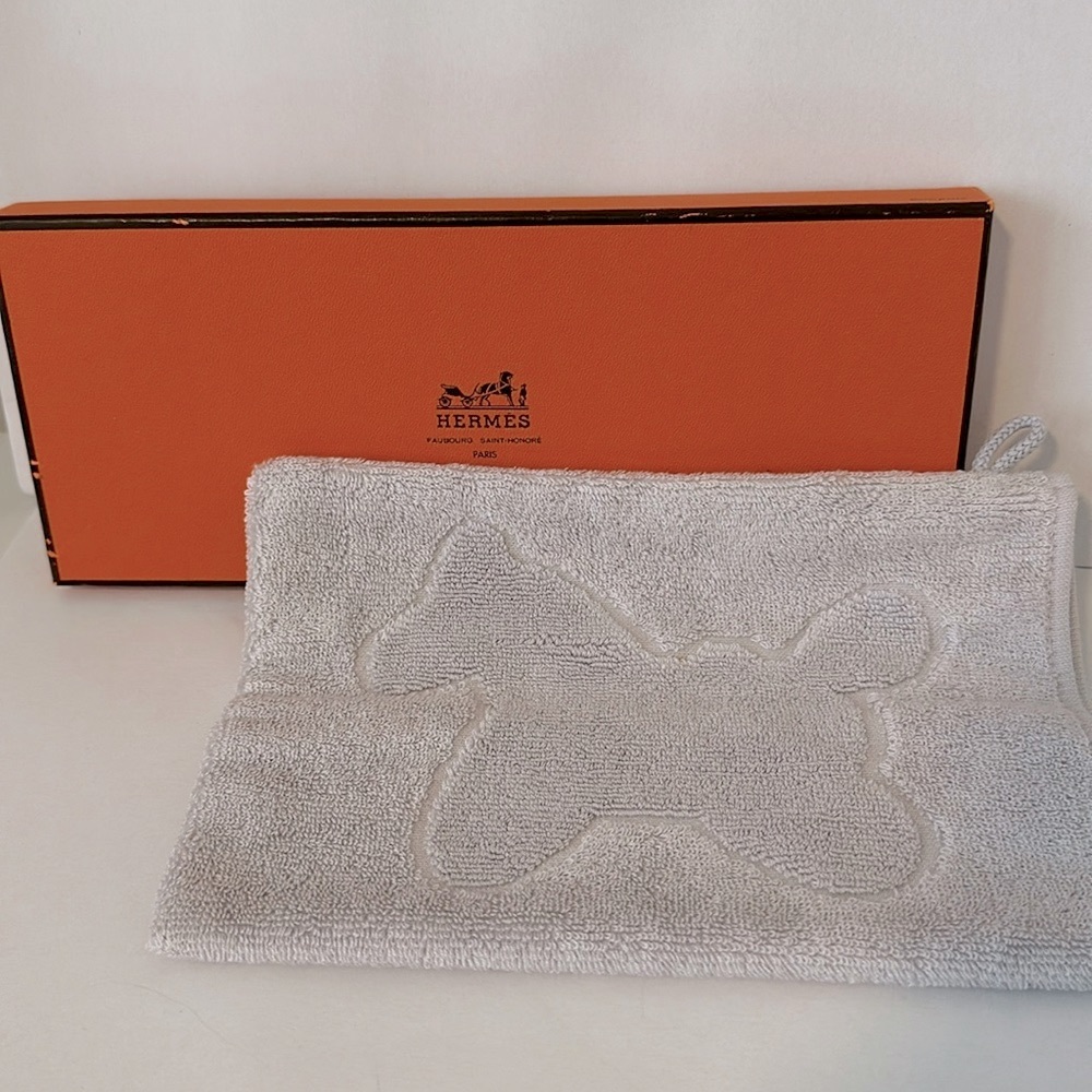 31 - Authentic HERMES gray baby mitt wash towel new in box